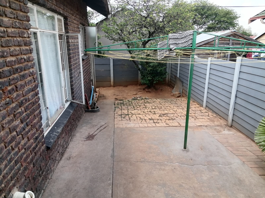 6 Bedroom Property for Sale in Geelhoutpark North West